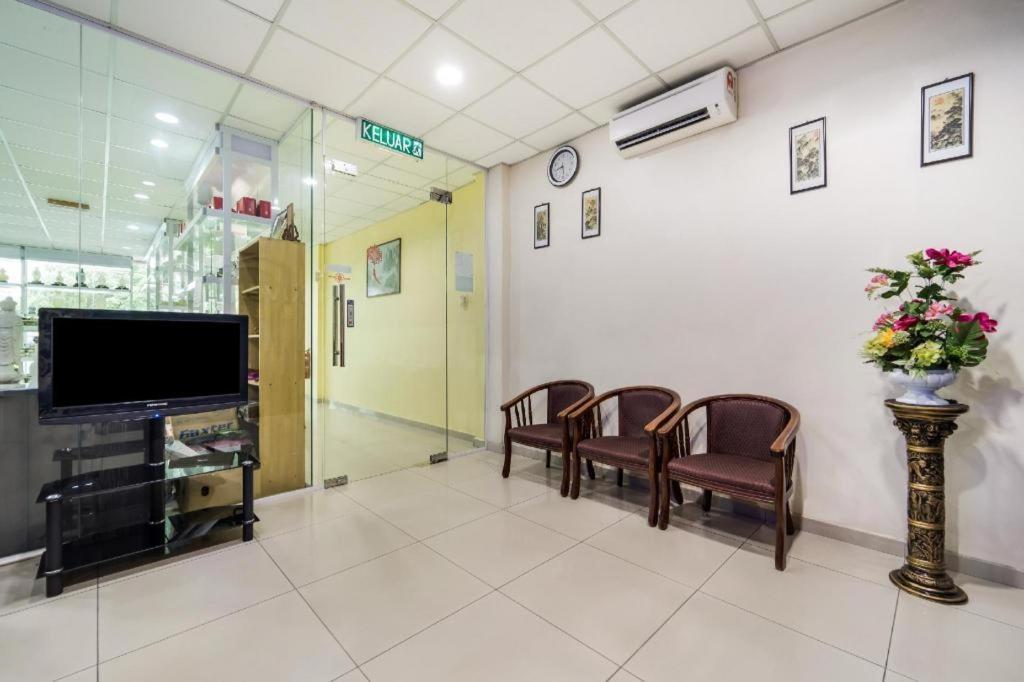 Oyo 301 River Inn Hotel Butterworth Exterior foto