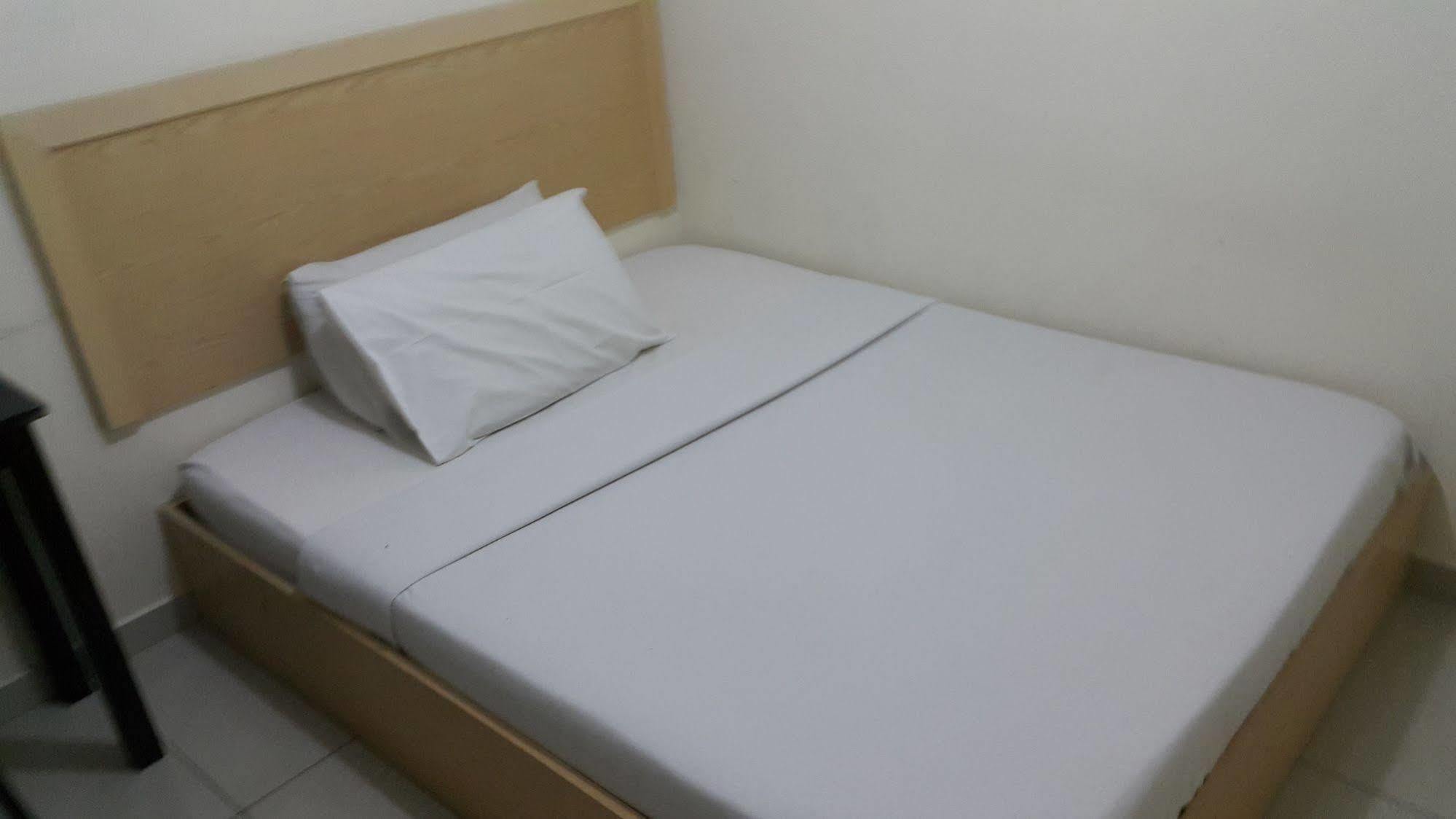 Oyo 301 River Inn Hotel Butterworth Exterior foto
