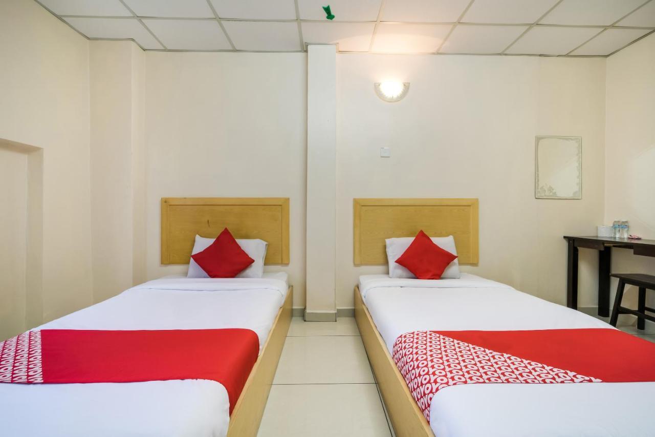 Oyo 301 River Inn Hotel Butterworth Exterior foto