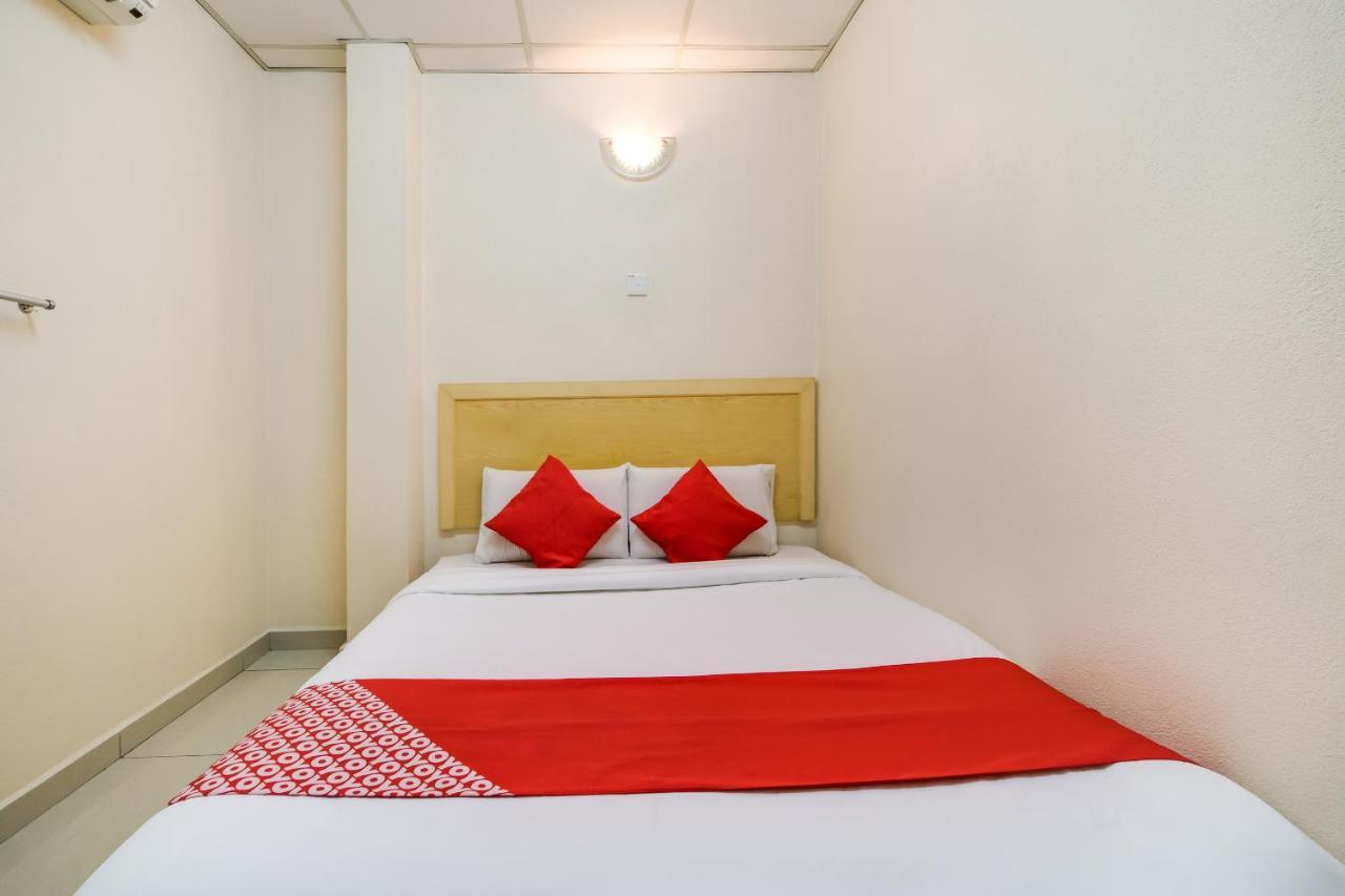Oyo 301 River Inn Hotel Butterworth Exterior foto